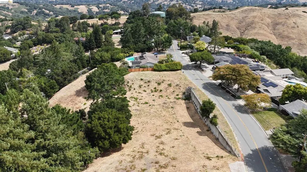 82 Zander Dr Orinda, CA 94563