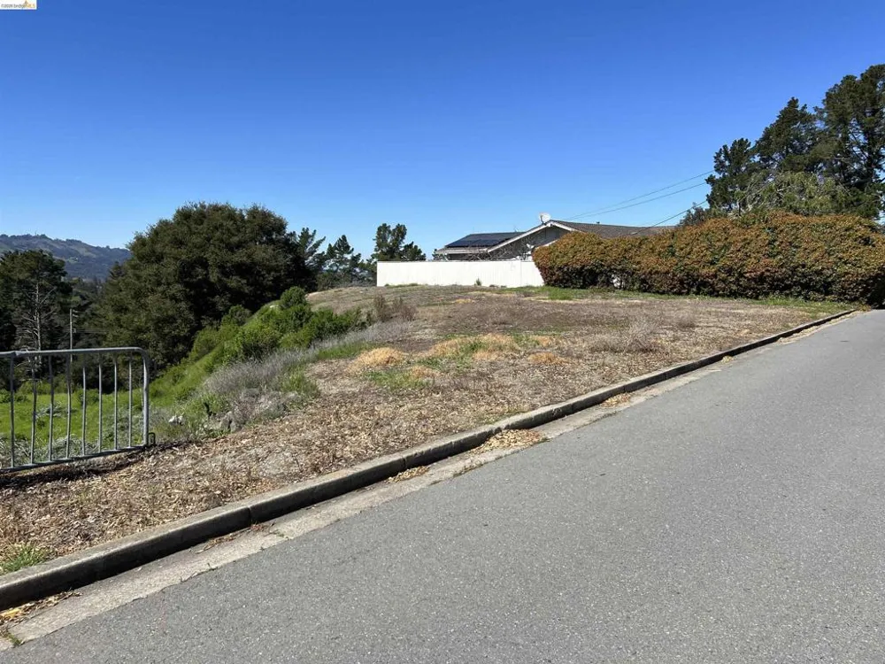82 Zander Dr Orinda, CA 94563