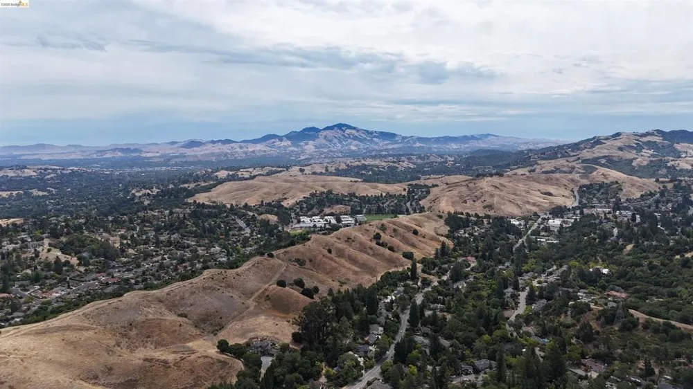 82 Zander Dr Orinda, CA 94563