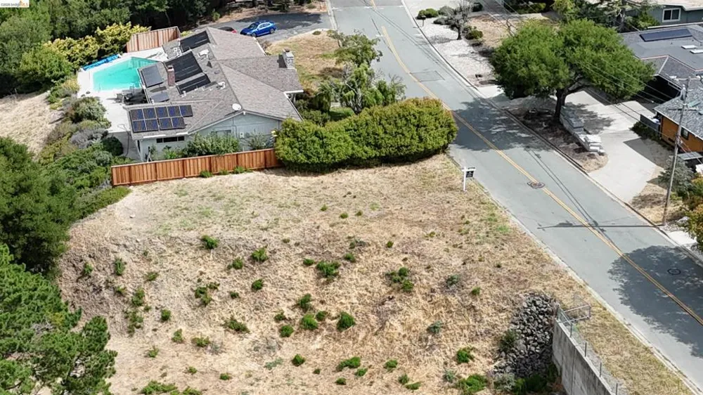 82 Zander Dr Orinda, CA 94563