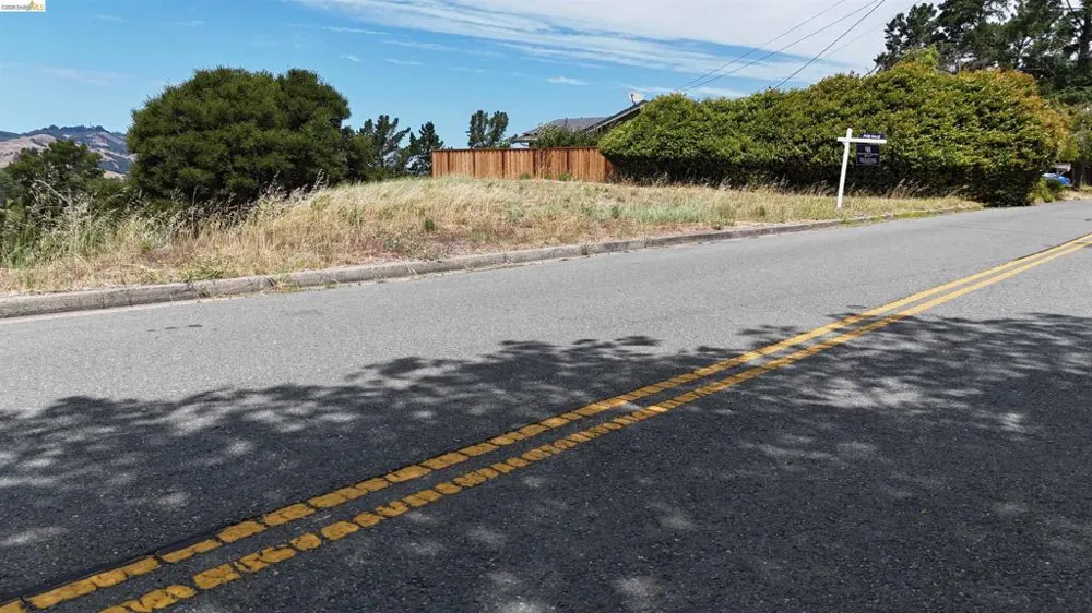 82 Zander Dr Orinda, CA 94563