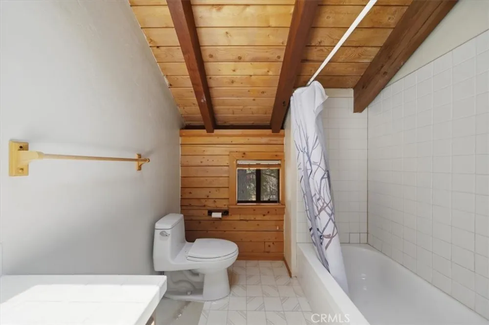 355 Dixie Lee Sugarloaf, CA 92386