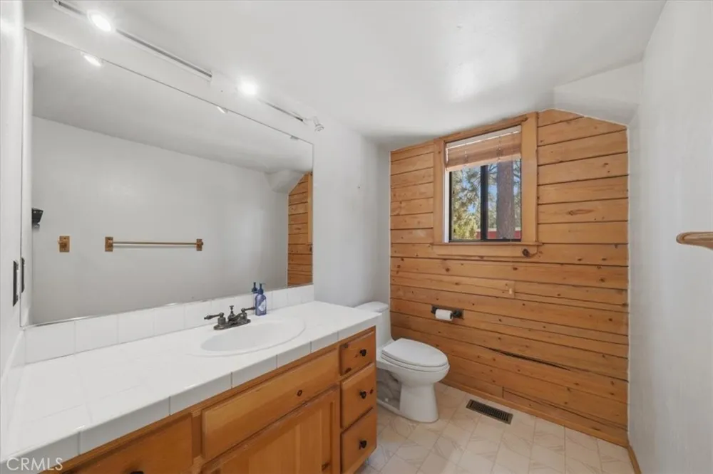 355 Dixie Lee Sugarloaf, CA 92386