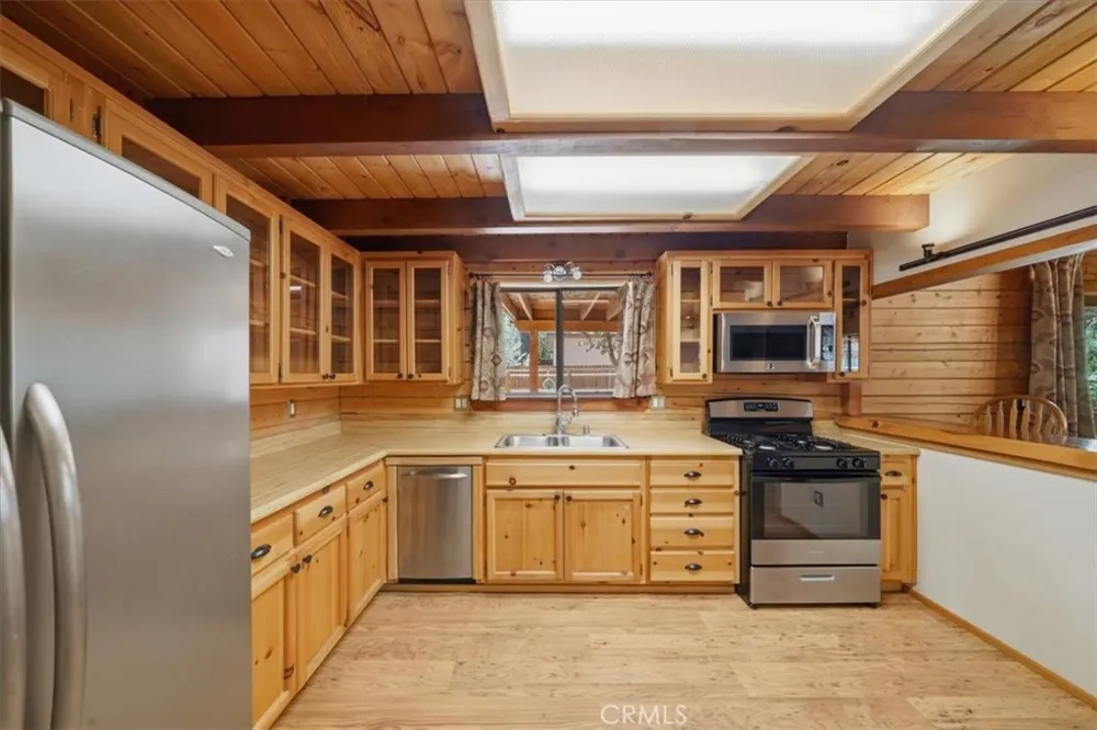 355 Dixie Lee Sugarloaf, CA 92386