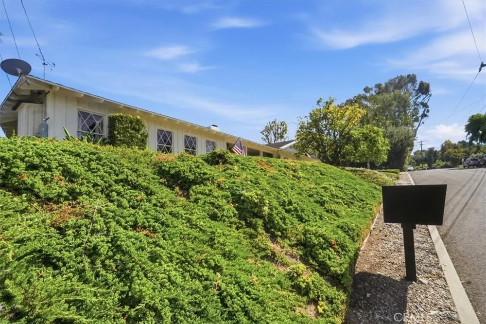 41 Hitching Post Palos Verdes Peninsula, CA 90274