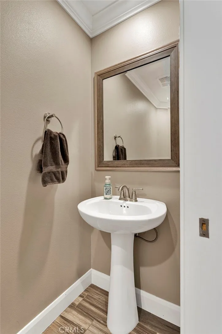 9879 Silver Palm Drive Oak Hills, CA 92344