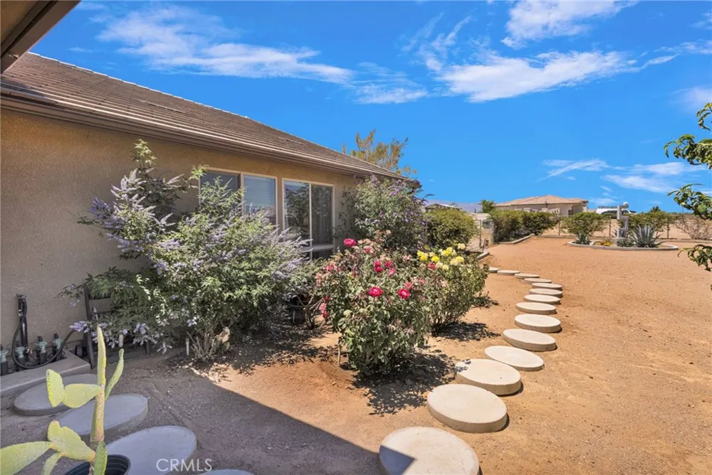 9879 Silver Palm Drive Oak Hills, CA 92344