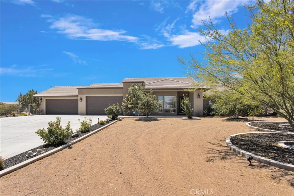 9879 Silver Palm Drive Oak Hills, CA 92344