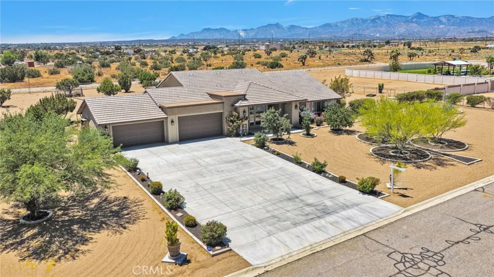 9879 Silver Palm Drive Oak Hills, CA 92344