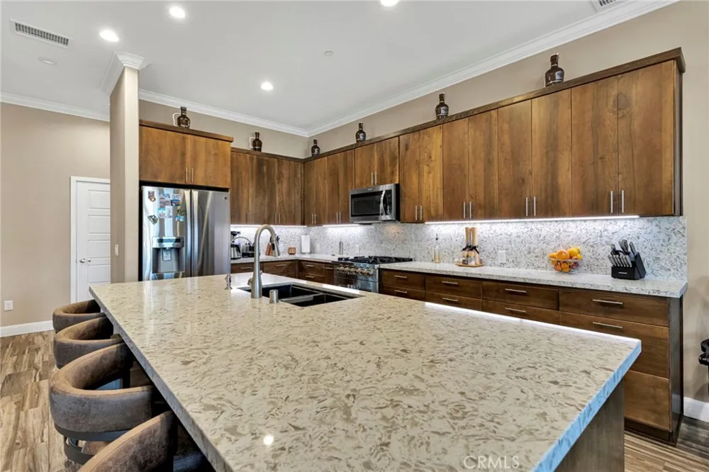 9879 Silver Palm Drive Oak Hills, CA 92344