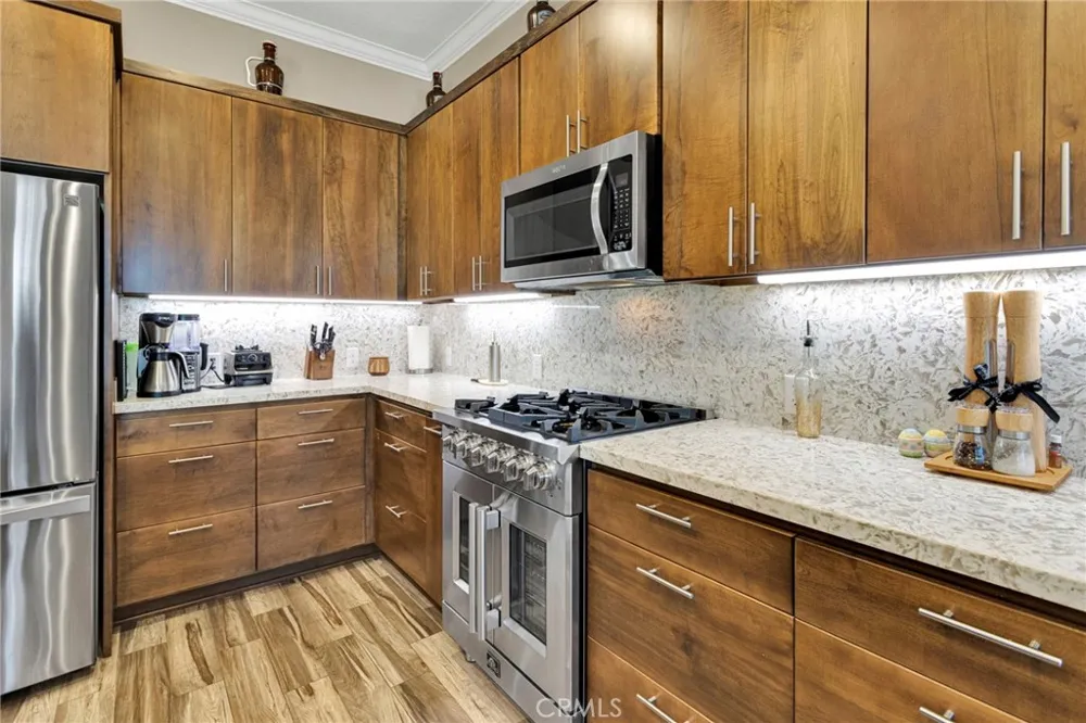 9879 Silver Palm Drive Oak Hills, CA 92344