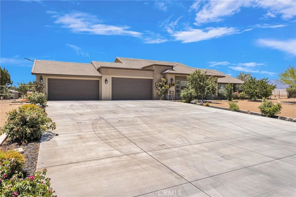 9879 Silver Palm Drive Oak Hills, CA 92344