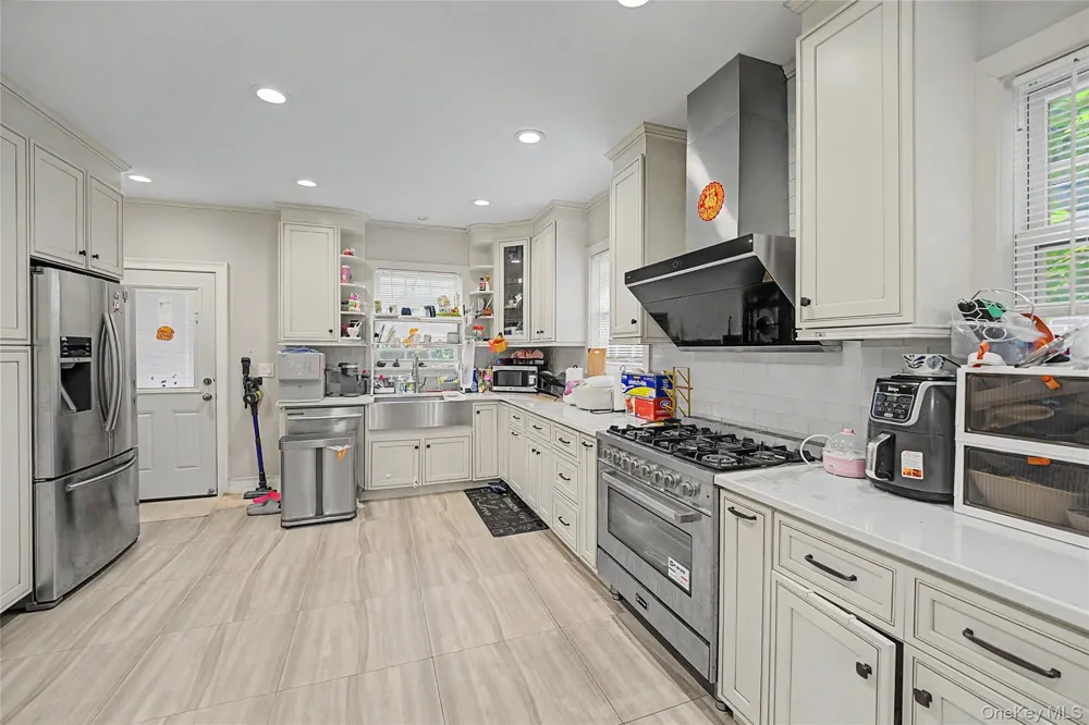 609 161st Street Whitestone, NY 11357