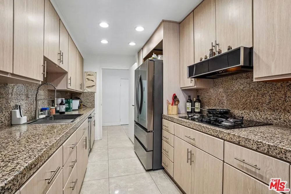 325 Oakhurst Drive #PH2 Beverly Hills, CA 90210