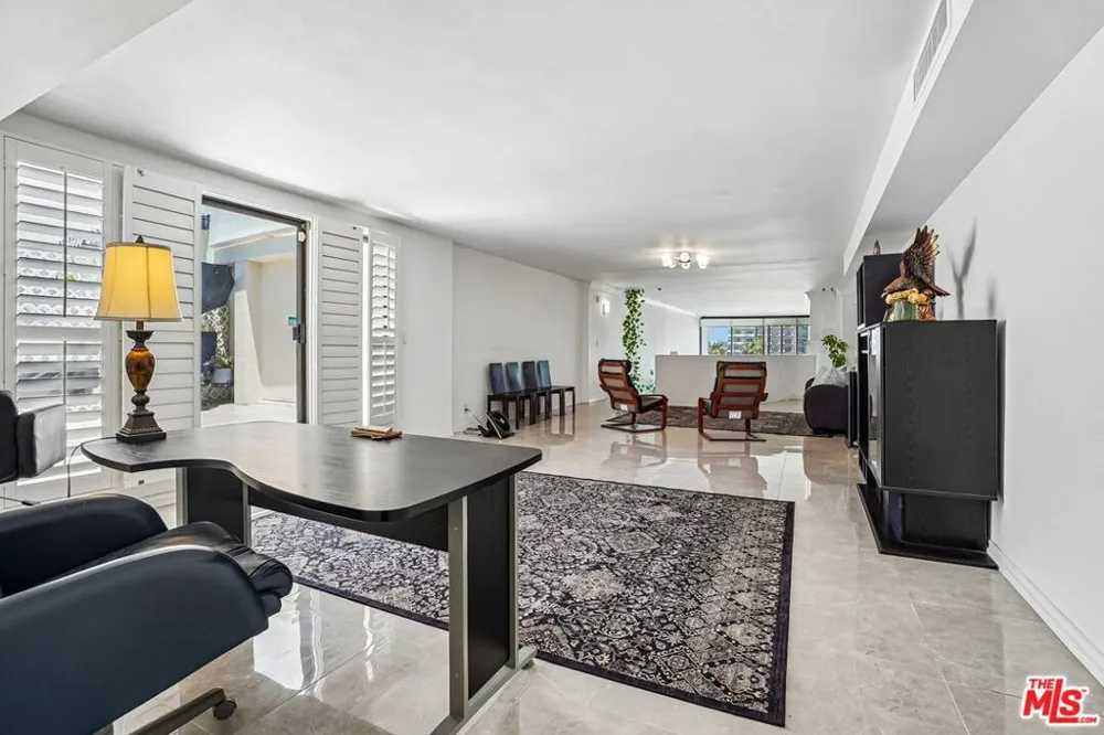 325 Oakhurst Drive #PH2 Beverly Hills, CA 90210