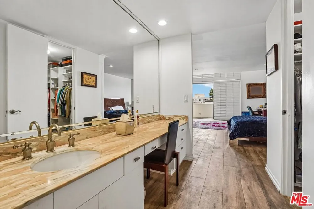 325 Oakhurst Drive #PH2 Beverly Hills, CA 90210