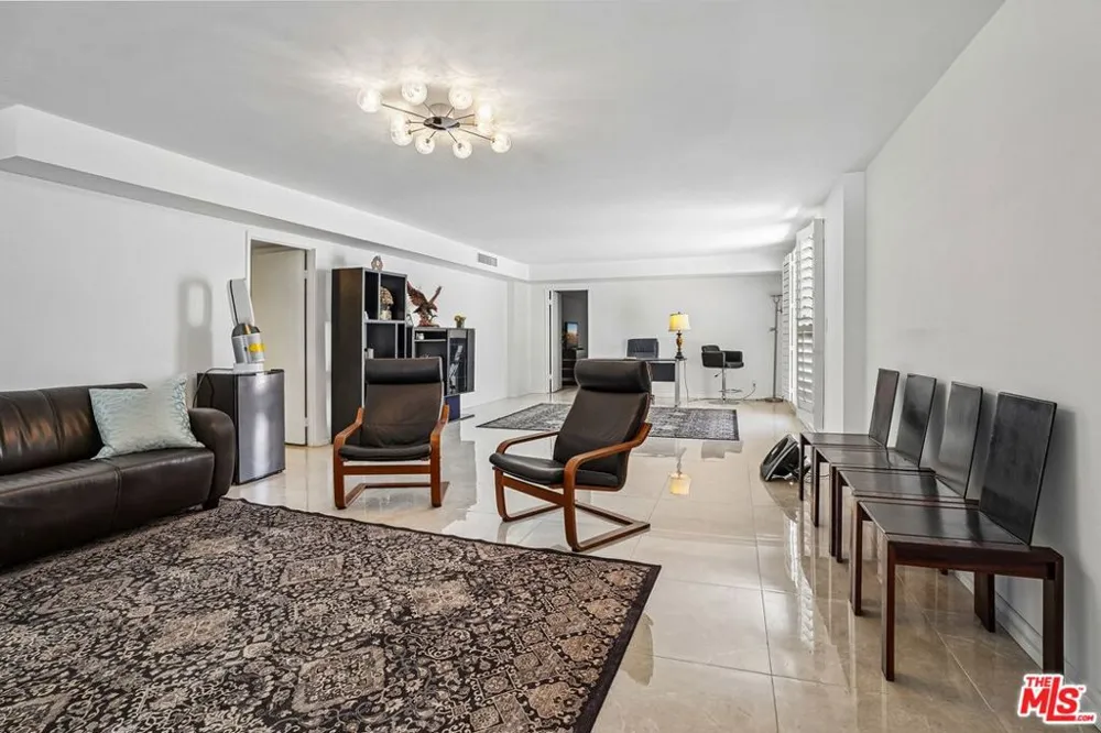 325 Oakhurst Drive #PH2 Beverly Hills, CA 90210