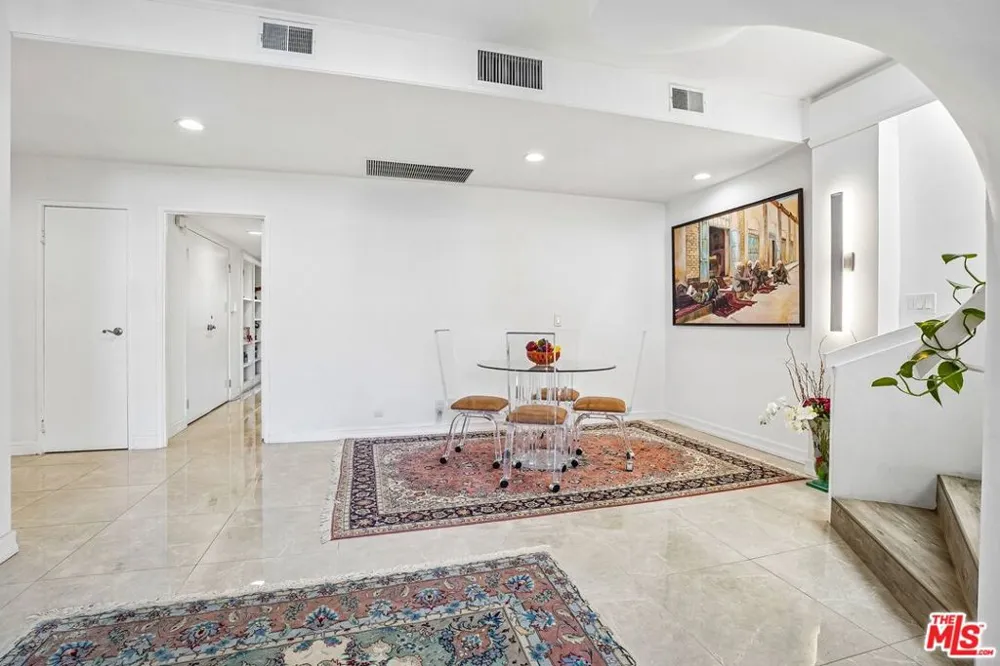 325 Oakhurst Drive #PH2 Beverly Hills, CA 90210