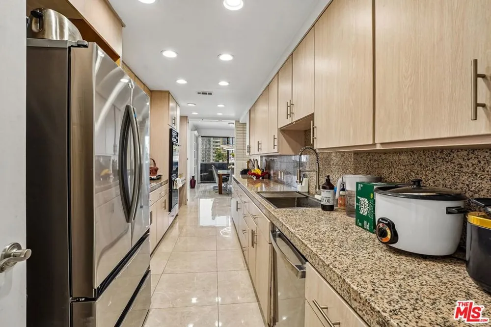 325 Oakhurst Drive #PH2 Beverly Hills, CA 90210