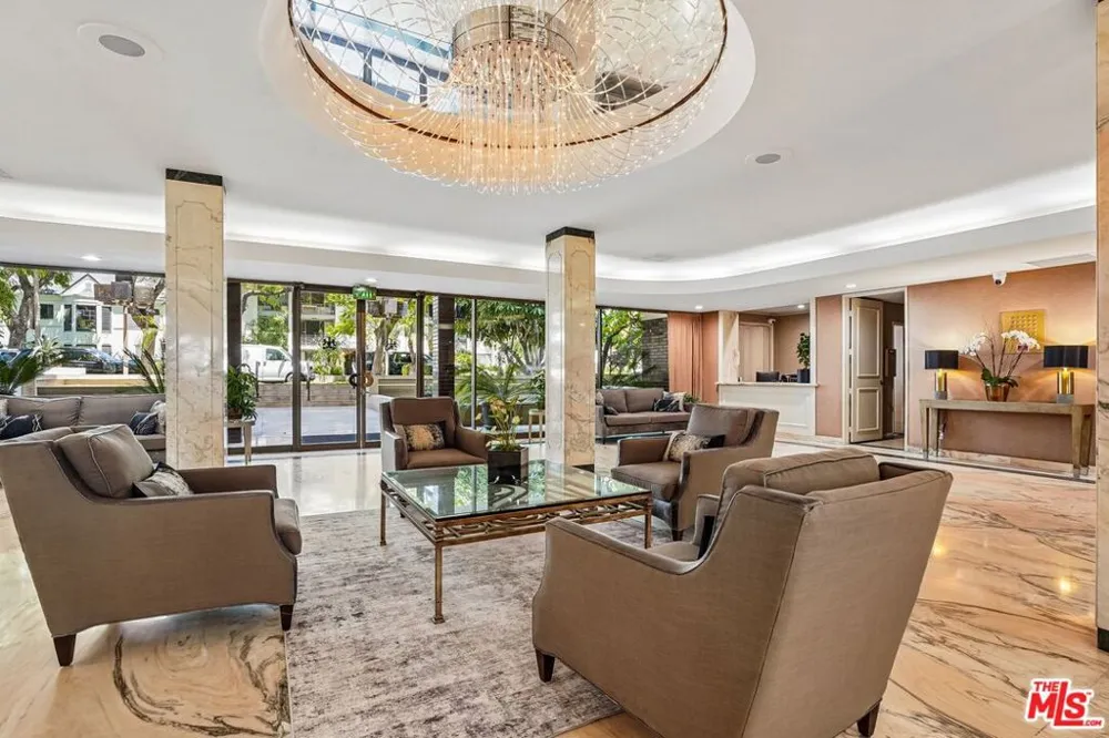 325 Oakhurst Drive #PH2 Beverly Hills, CA 90210