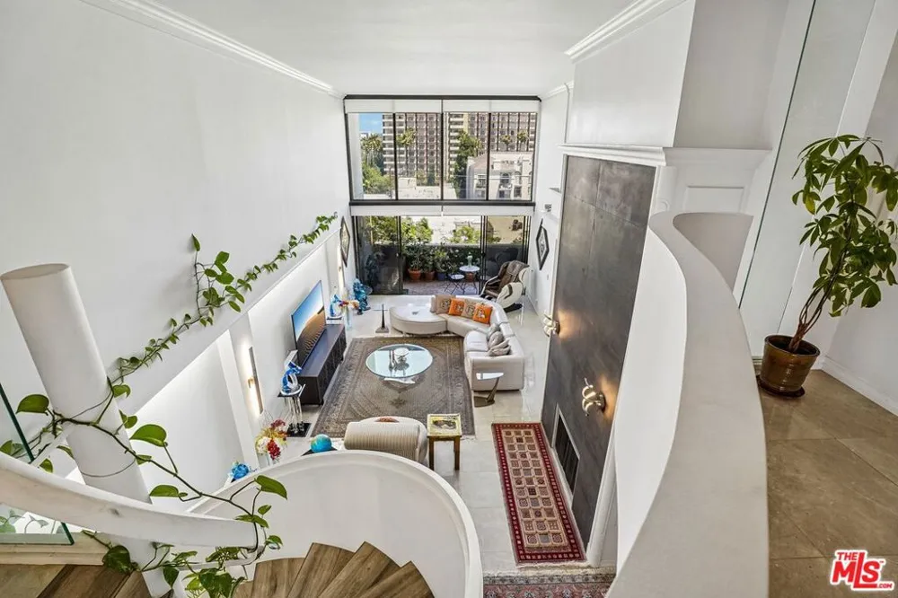 325 Oakhurst Drive #PH2 Beverly Hills, CA 90210