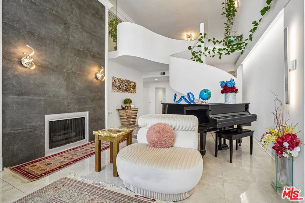 325 Oakhurst Drive #PH2 Beverly Hills, CA 90210