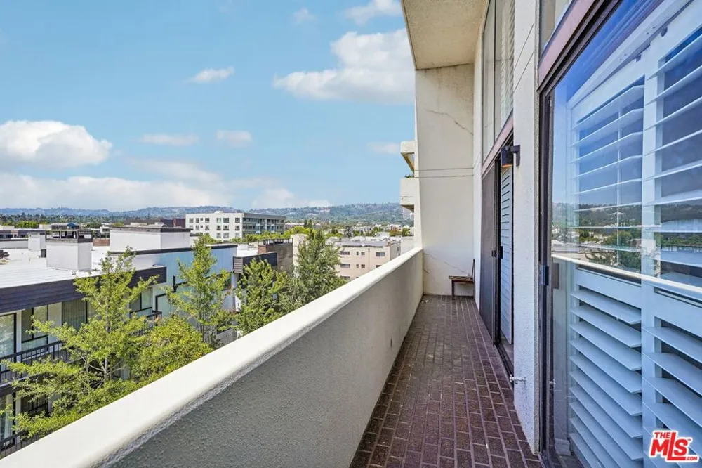 325 Oakhurst Drive #PH2 Beverly Hills, CA 90210