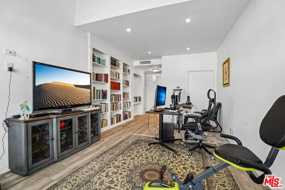 325 Oakhurst Drive #PH2 Beverly Hills, CA 90210