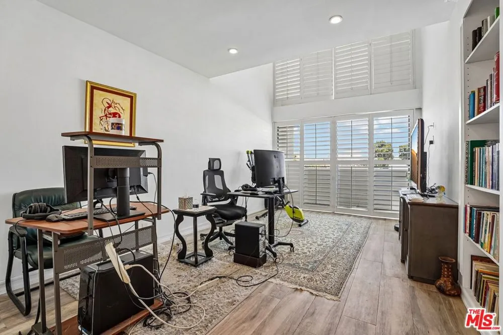 325 Oakhurst Drive #PH2 Beverly Hills, CA 90210