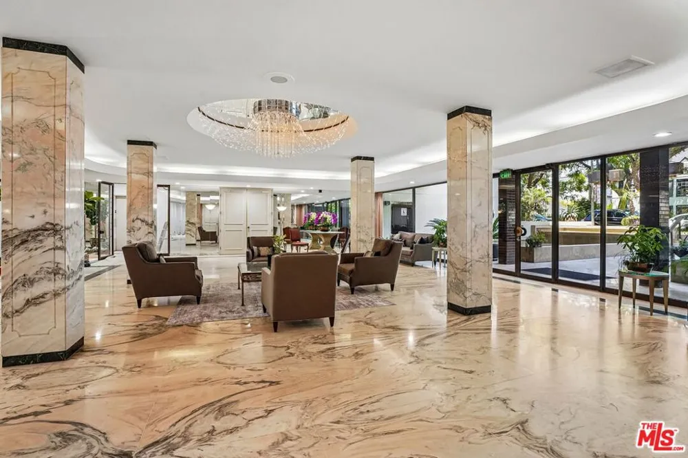 325 Oakhurst Drive #PH2 Beverly Hills, CA 90210