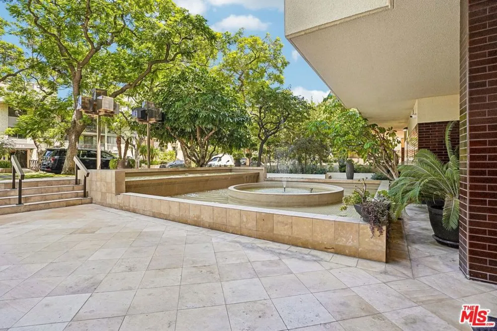325 Oakhurst Drive #PH2 Beverly Hills, CA 90210