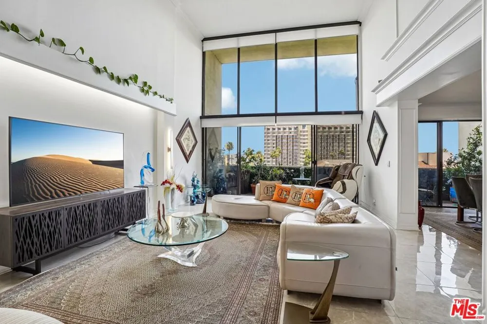 325 Oakhurst Drive #PH2 Beverly Hills, CA 90210