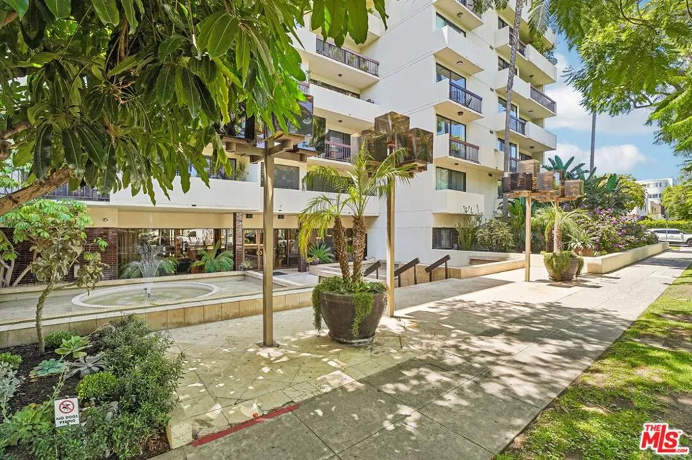 325 Oakhurst Drive #PH2 Beverly Hills, CA 90210