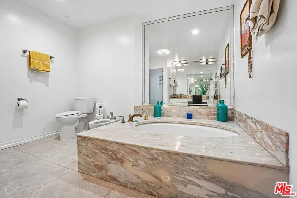 325 Oakhurst Drive #PH2 Beverly Hills, CA 90210