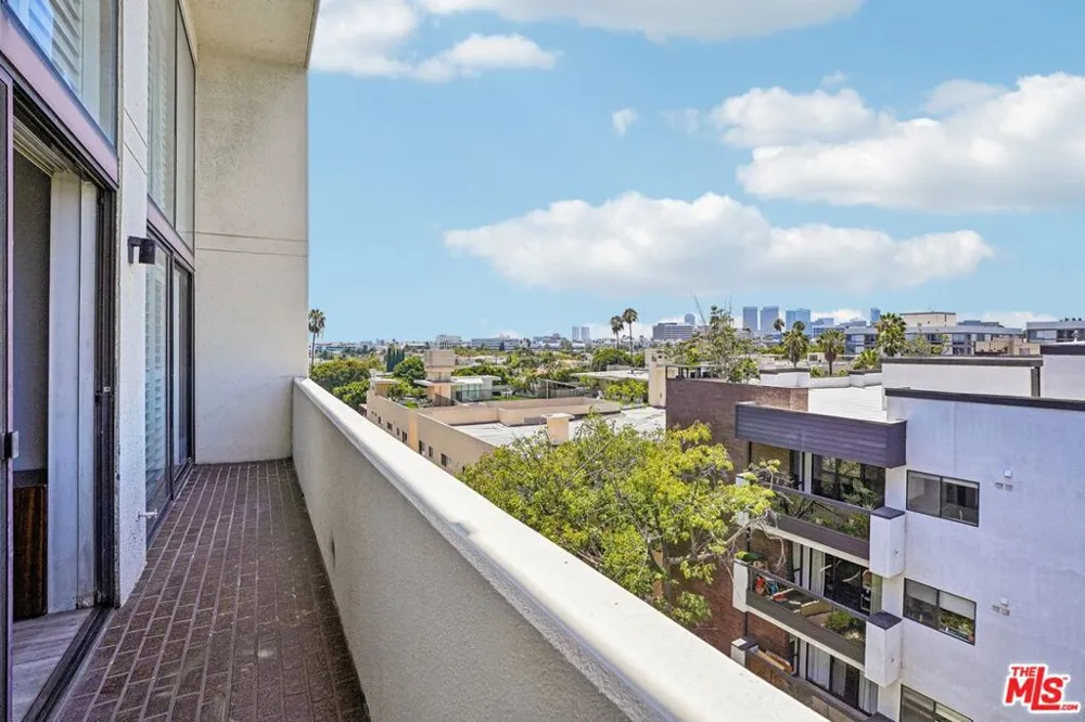 325 Oakhurst Drive #PH2 Beverly Hills, CA 90210