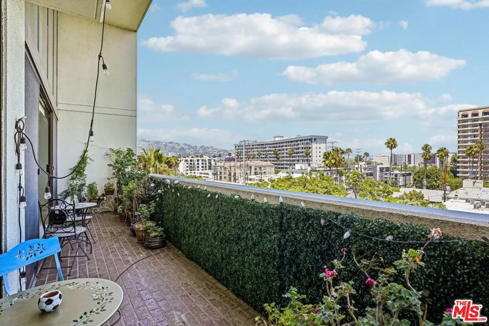 325 Oakhurst Drive #PH2 Beverly Hills, CA 90210