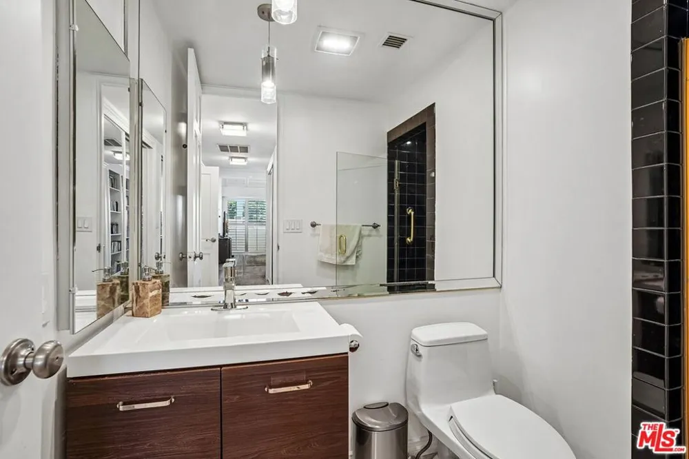 325 Oakhurst Drive #PH2 Beverly Hills, CA 90210