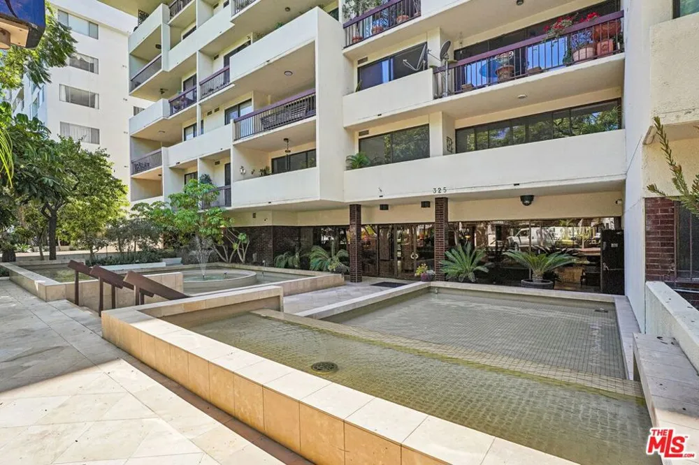 325 Oakhurst Drive #PH2 Beverly Hills, CA 90210