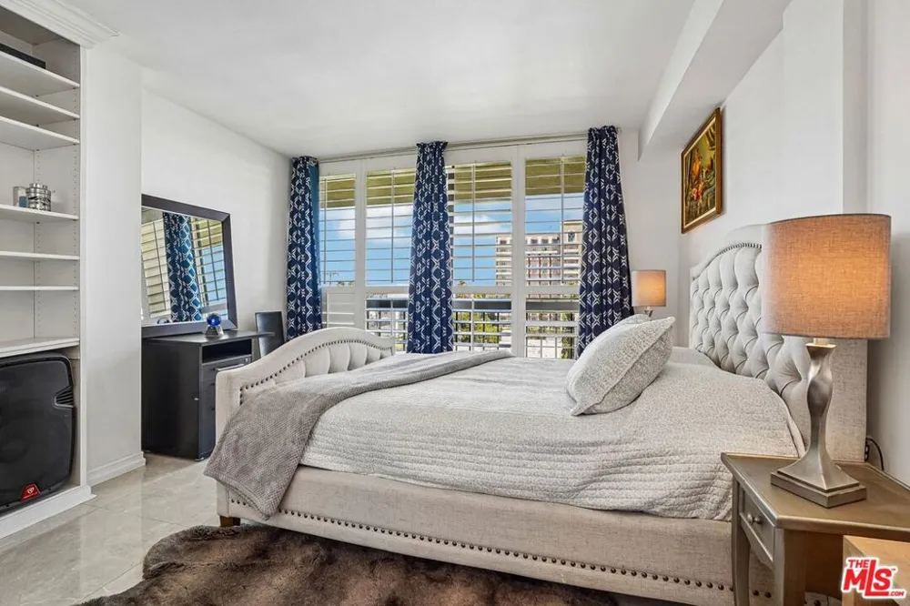 325 Oakhurst Drive #PH2 Beverly Hills, CA 90210