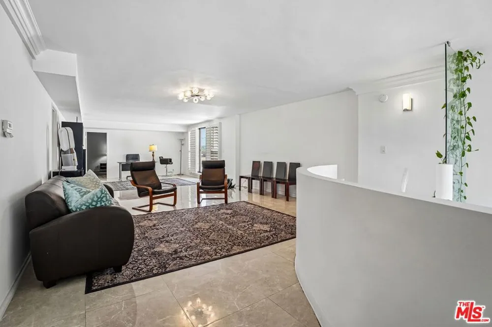 325 Oakhurst Drive #PH2 Beverly Hills, CA 90210