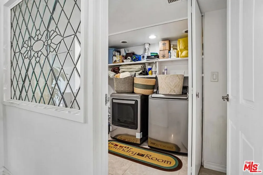 325 Oakhurst Drive #PH2 Beverly Hills, CA 90210