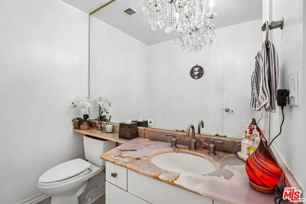 325 Oakhurst Drive #PH2 Beverly Hills, CA 90210