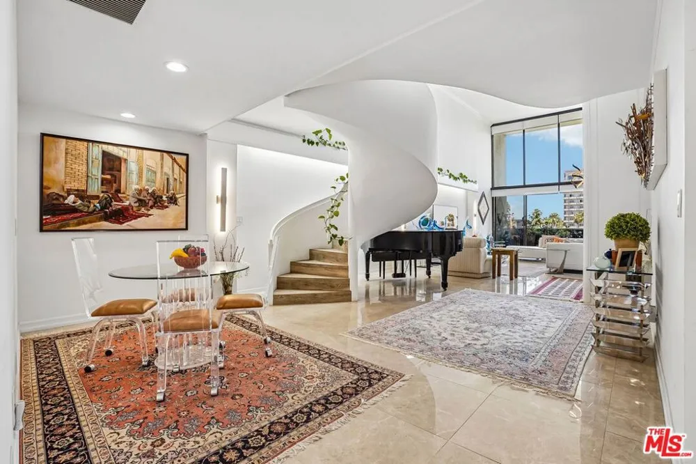325 Oakhurst Drive #PH2 Beverly Hills, CA 90210