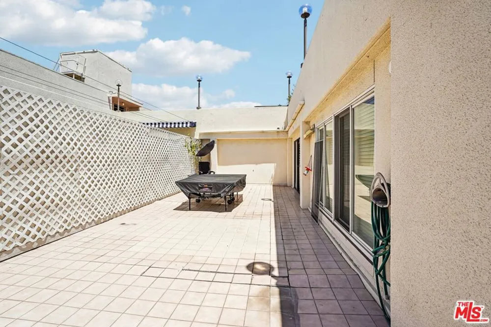 325 Oakhurst Drive #PH2 Beverly Hills, CA 90210