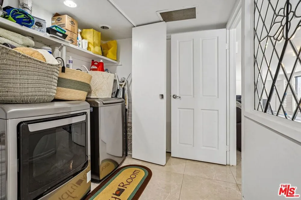 325 Oakhurst Drive #PH2 Beverly Hills, CA 90210