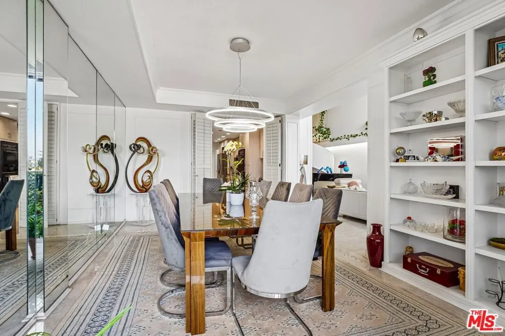 325 Oakhurst Drive #PH2 Beverly Hills, CA 90210