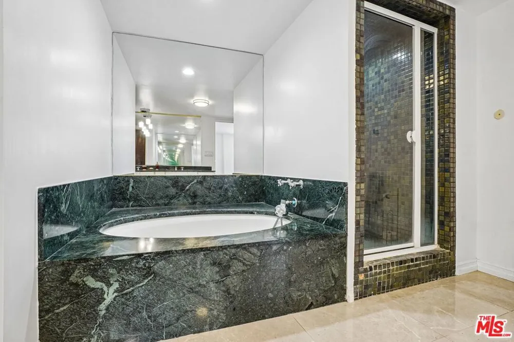 325 Oakhurst Drive #PH2 Beverly Hills, CA 90210