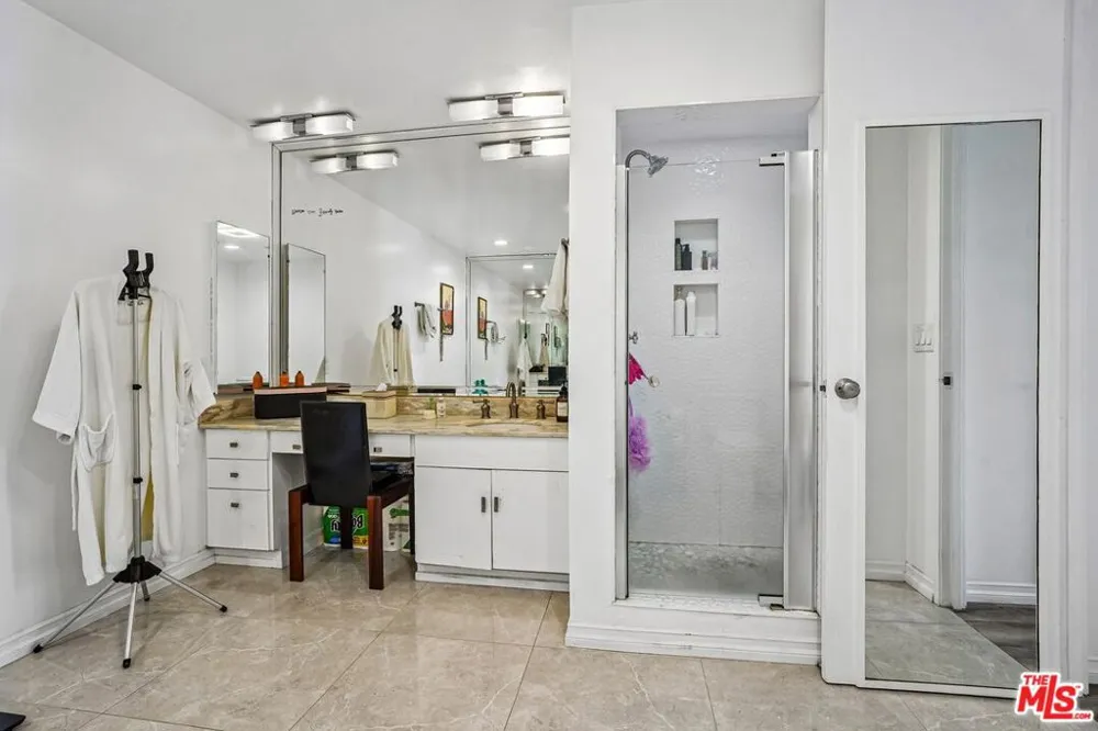 325 Oakhurst Drive #PH2 Beverly Hills, CA 90210