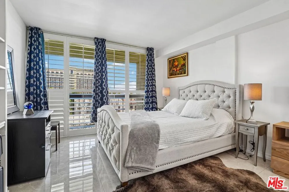 325 Oakhurst Drive #PH2 Beverly Hills, CA 90210
