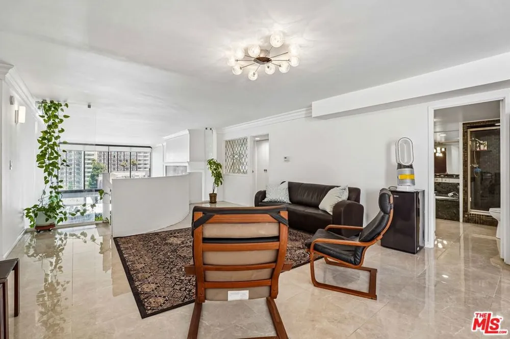 325 Oakhurst Drive #PH2 Beverly Hills, CA 90210